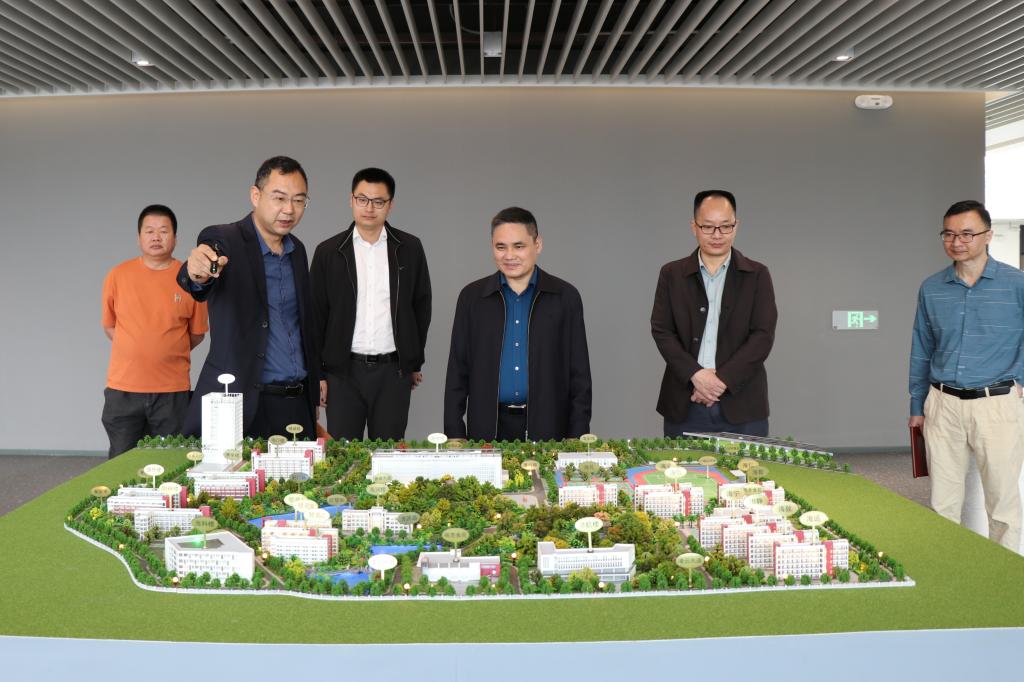 82A250A53A17DC27DC81F3CA00B_9EFA39F9_17900