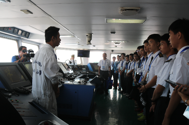 1509679557872727.jpg ѧÉúÌý½â˵.jpg