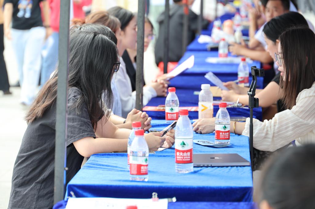 C048188CEA36DDED6FE12E5A83A_216C50A5_1701B