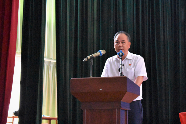 1568279763576066.jpg ѧԺµ³Î¯Êé¼ÇµËΰǿ½Ìѧ˼ÕþµÚÒ»¿Î.jpg