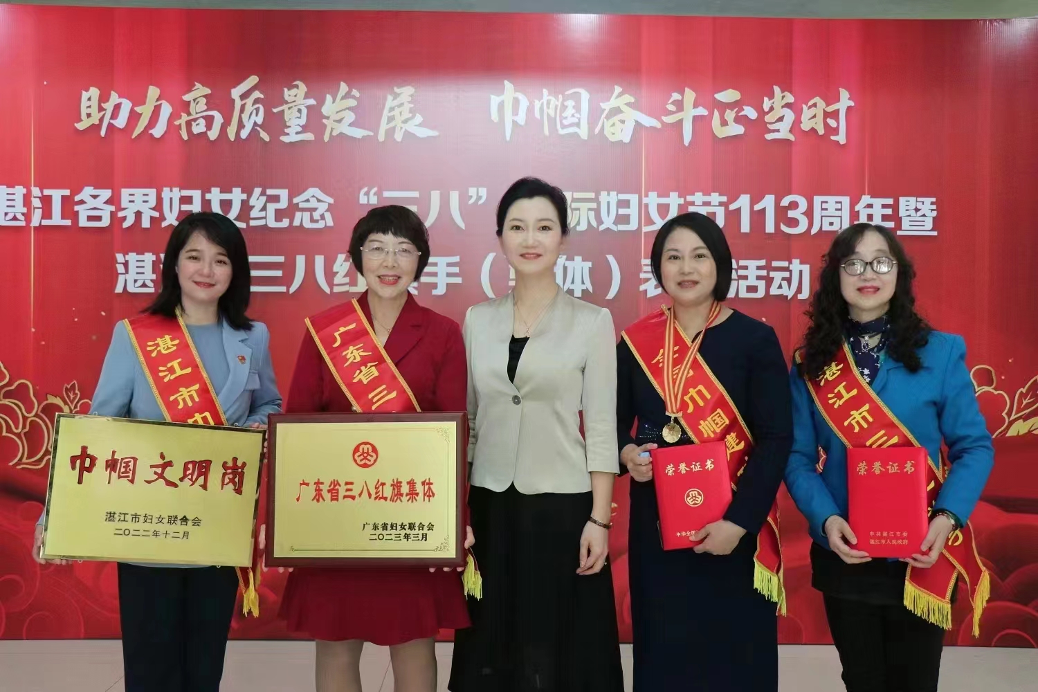 52A1F153D242458E14A56BBF1F9_B29B0BBE_C4D49