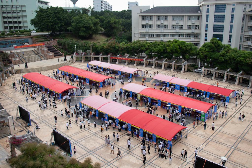 EDF7AD271EC983F1CD43222E5A2_57A022D4_27261