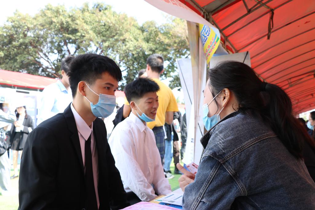 29E97FFDF71E888A06B7689DD6F_2D7DACFF_18EDB