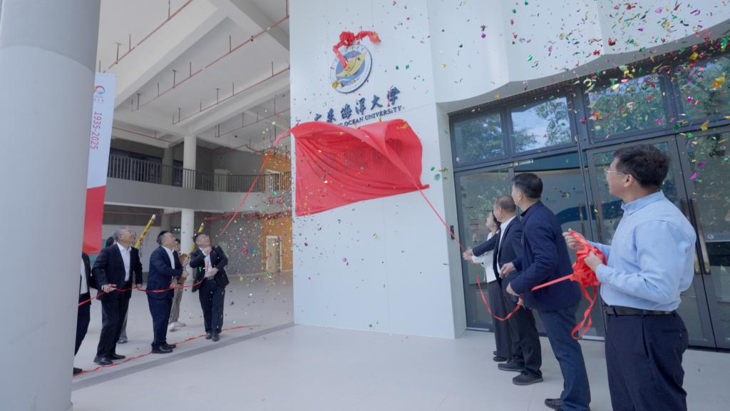 FD1E6AD8A4F84043CA1AFBB6BCA_49121200_10C43