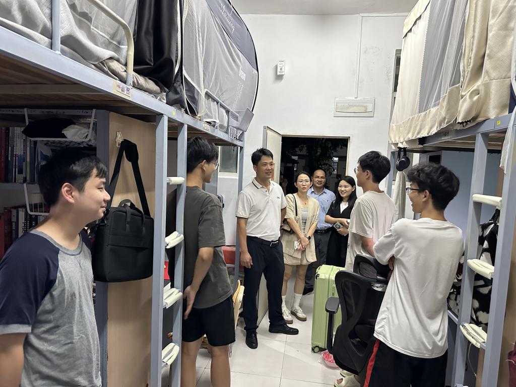 ED1DB8BFA0012A00DEE35CEFA33_FDC42377_1E093