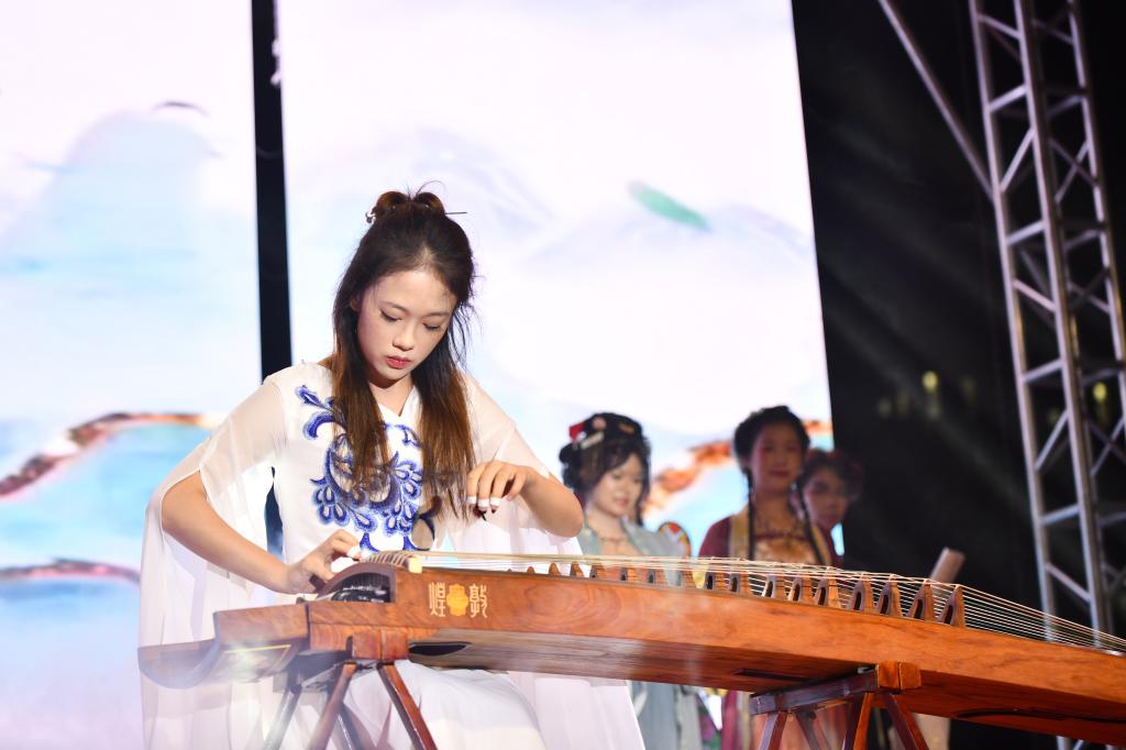 70BCEEC9F45CCC78E7742EB3D1A_822FB5C0_112DE