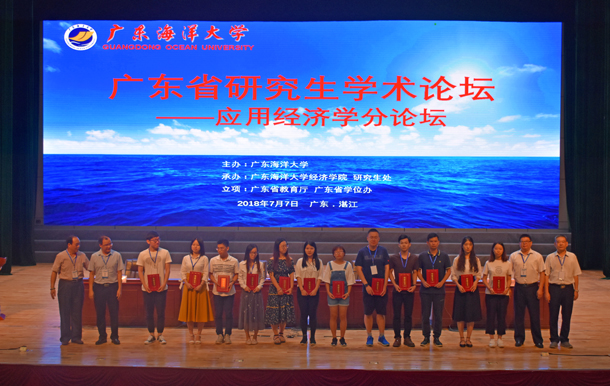 1531123543804048.jpg 5¡¢Ïòµ¼Îª»ñ½±Ñо¿Éú°ä½±.JPG