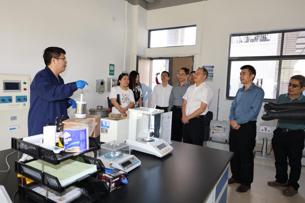 5B23F6C272E978D5F56FDAE949E_33DC205D_14670