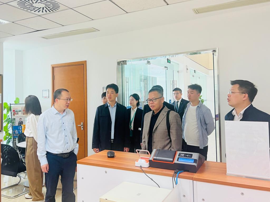 E16CD5101202D554996AB6AB0EB_251258FE_15B22