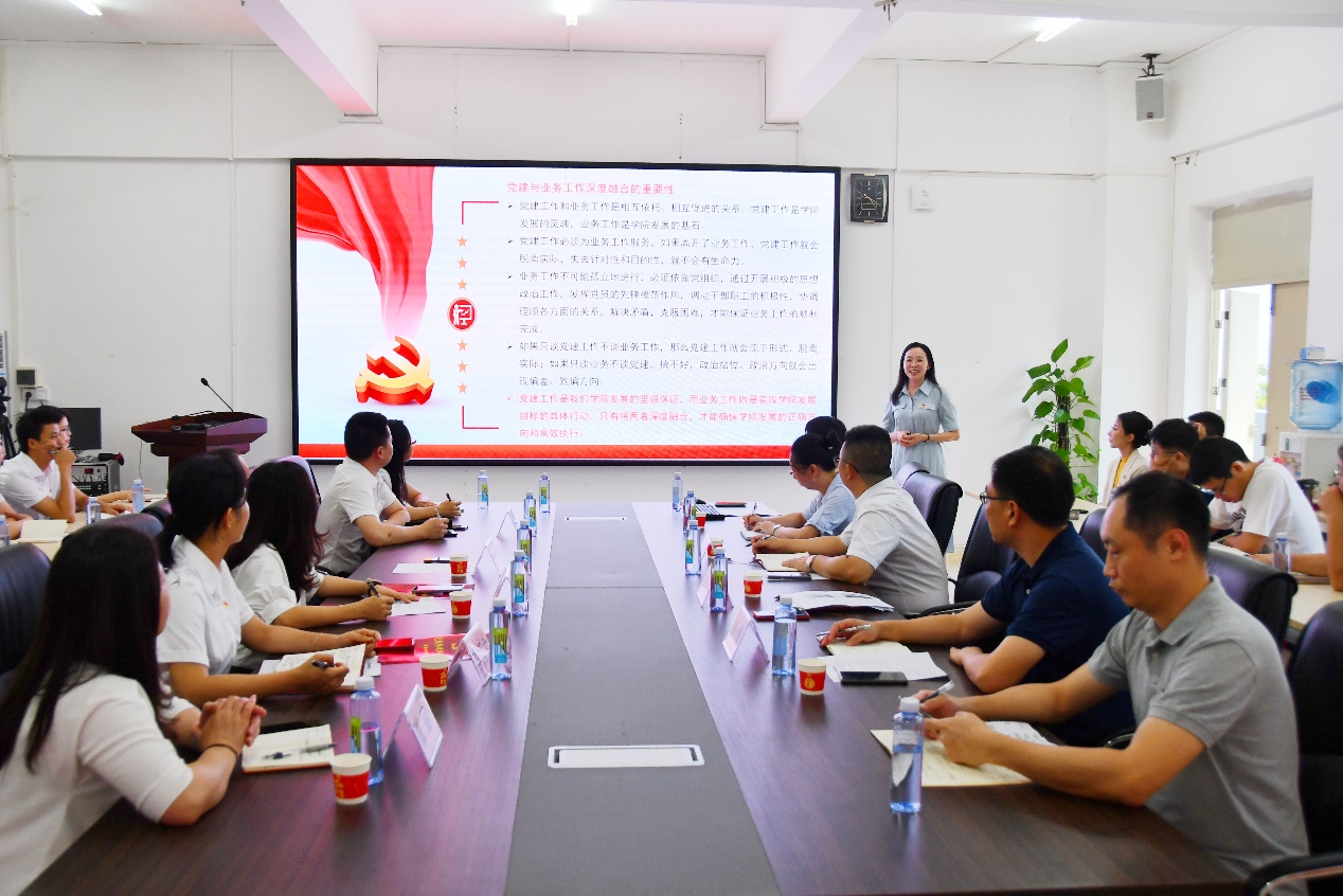 4AC6CDB1B1F874D18D0B0B2D4AF_D3870335_520FA