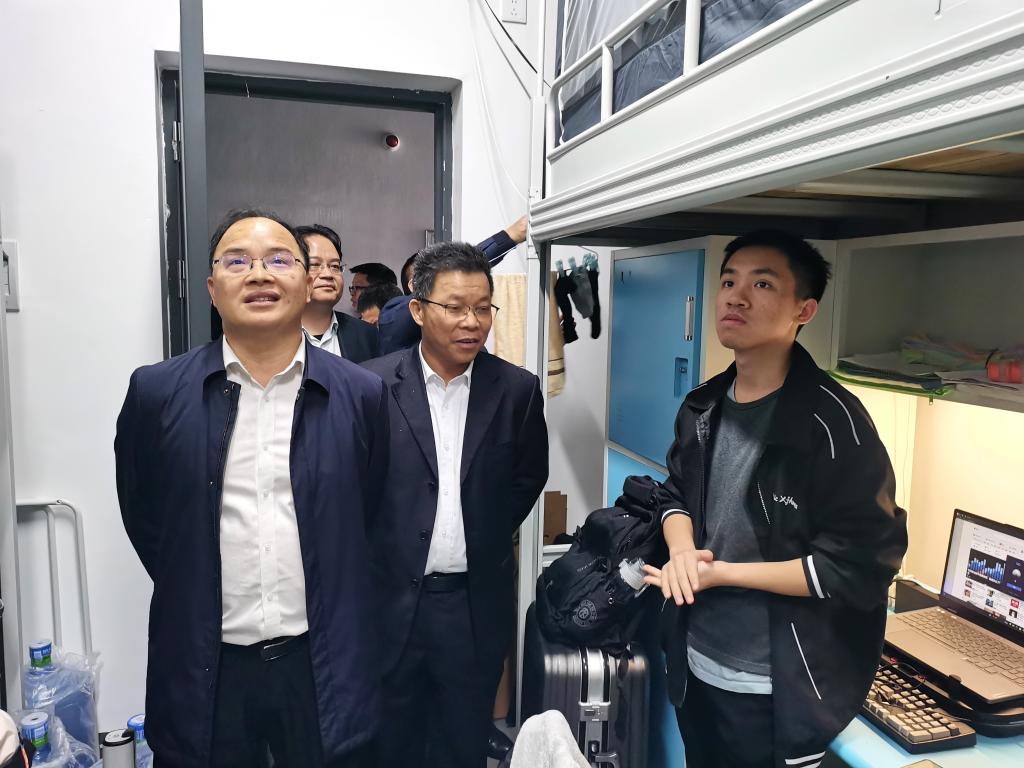 081478A7A24BF6D2D57776E9CD2_862816B9_180C3