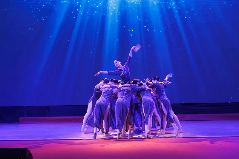 4F89632DA85111BD6222BF747EC_E298EBBD_19411